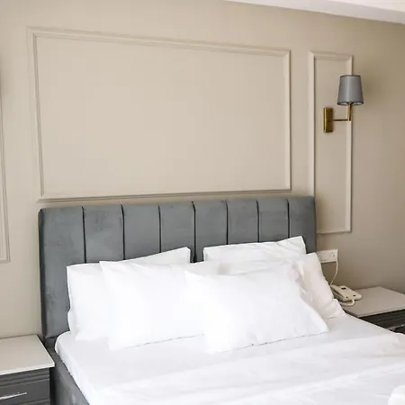 Petra Tuzla מלון 4*